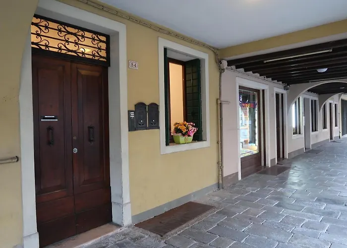 Nido Tra Le Mura